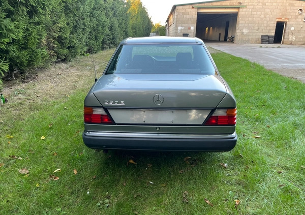 Mercedes-Benz W124 (1984-1993) cena 26890 przebieg: 227000, rok produkcji 1991 z Buk małe 154